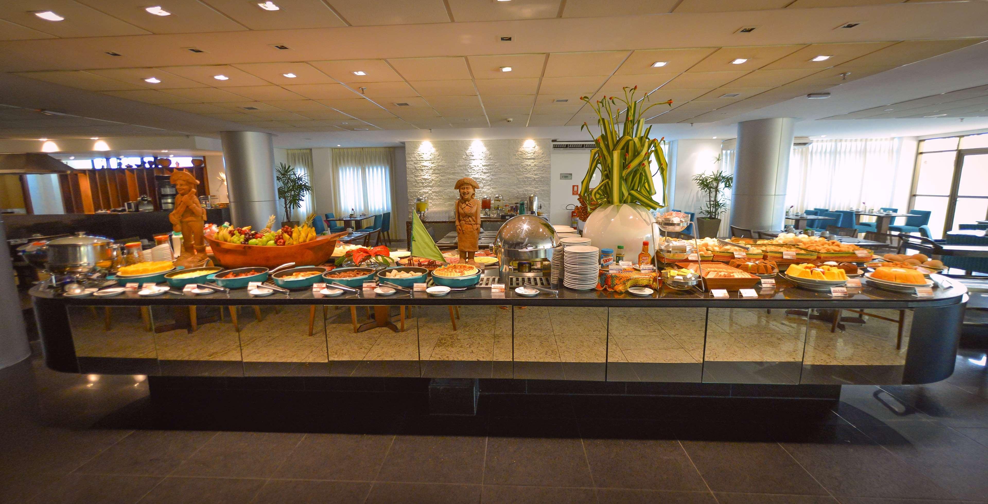 Best Western Premier Maceio 외부 사진 A buffet at a hotel