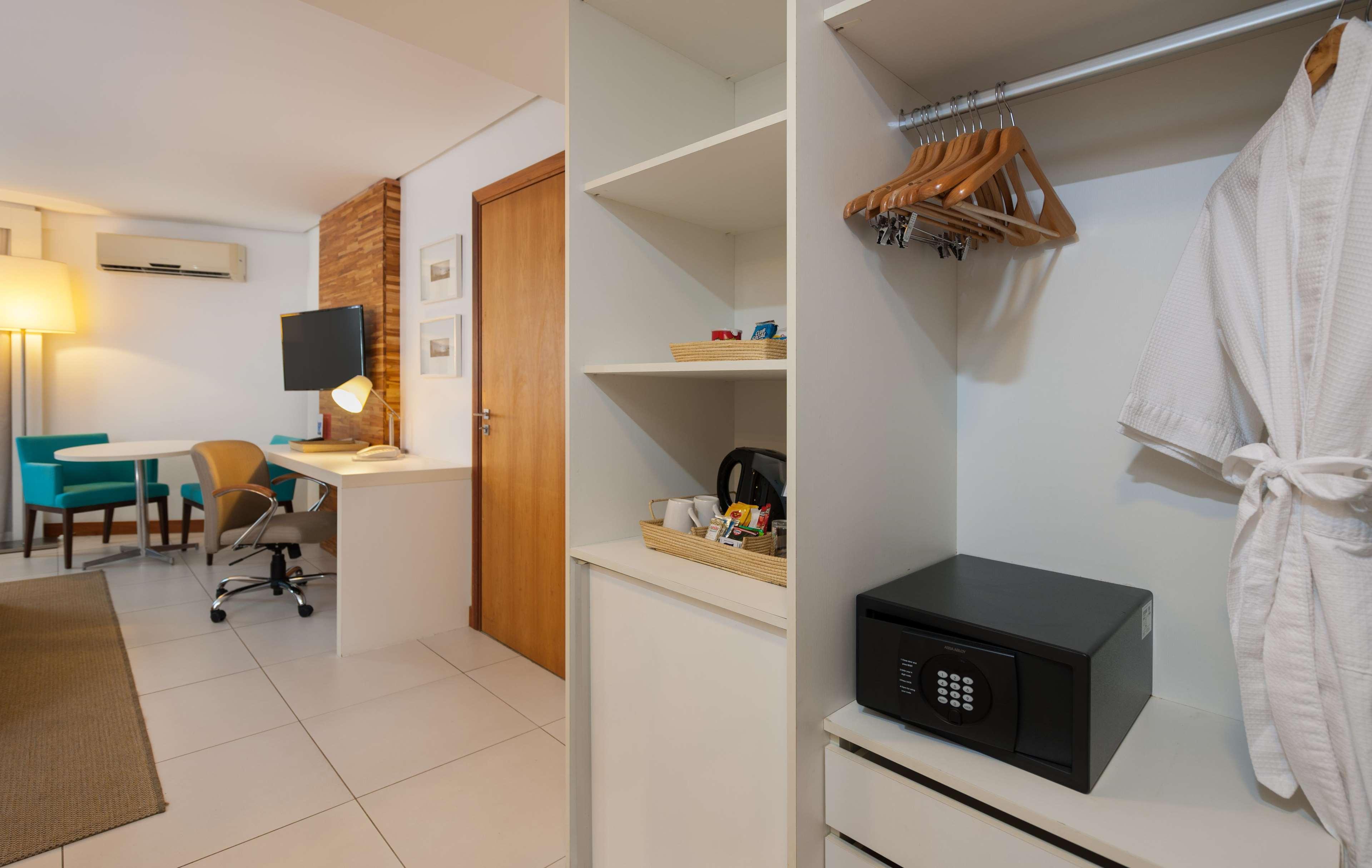 Best Western Premier Maceio 외부 사진 A safe in a hotel room