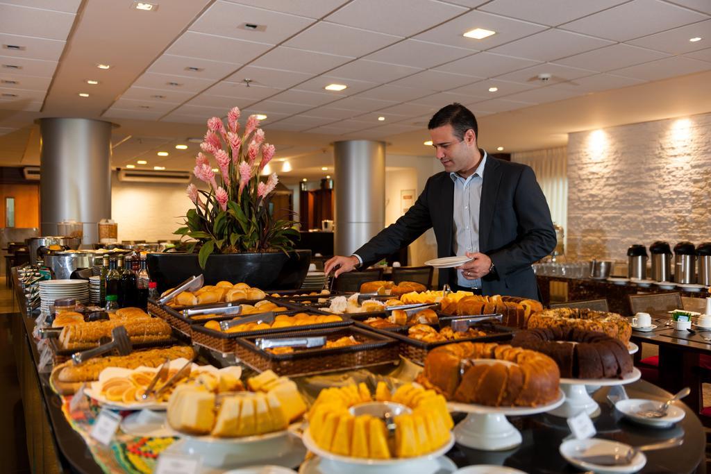 Best Western Premier Maceio 외부 사진 A buffet at a hotel